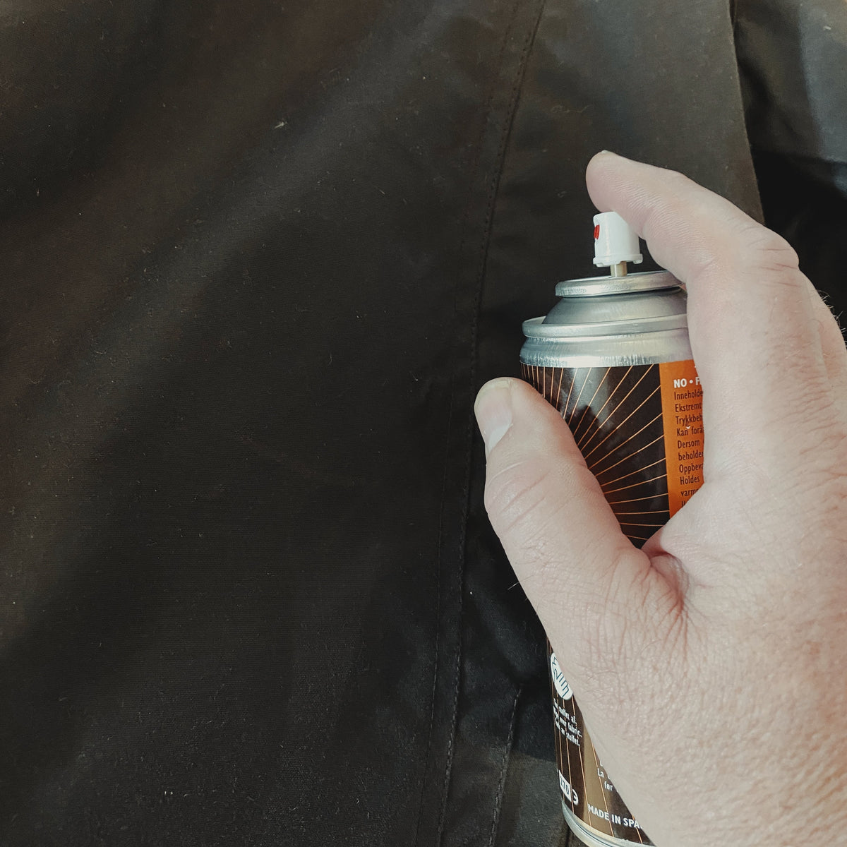 Wax Cotton Proofer Wax Spray voks til oilskin 200 ml. Godsejeren.dk