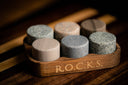 Rocks whiskykaraffel gavesæt med 4 whiskyglas og kølesten