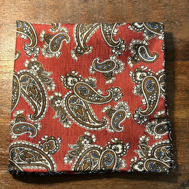 Pocket square charmeklud, rød mønstret, silke