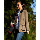 Bailey Field Coat dame, Harris Tweed, evergreen sildebensmønster