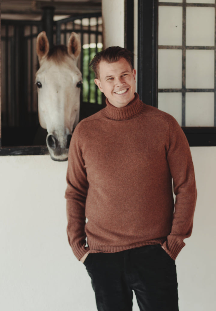 Ballater Roll Neck rullekravesweater, Hazelnut Brown, Geelong lammeuld