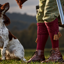 <h3><strong>Knæstrømper med gods i</strong></h3><p><br/>Vores <strong>knæstrømper til jagt og breeks </strong>fuldender det klassiske tweed-look og gør sig lige godt på jagten, vandreturen eller i et par solide støvler. </p>