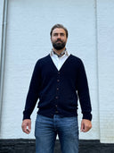 Edinburgh Wool Cardigan, Nero Navy marineblå, Geelong lammeuld
