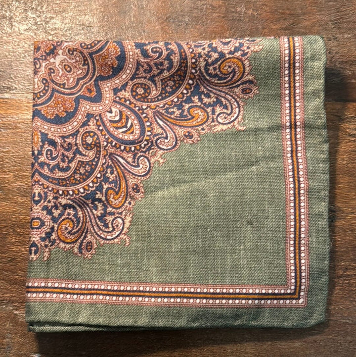 Pocket square charmeklud, grøn mønstret, bomuld