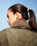 Gabby quiltet jakke med Harris Tweed detaljer, olivengrøn