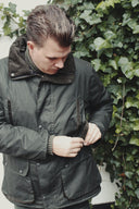 Hawthorn grøn oilskinsjakke, modern fit, mørk oliven