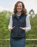 Lily quiltet vest med fløjlsdetaljer, marineblå