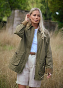 Delaney Women's Light Wax Cotton Utility Jacket, grøn