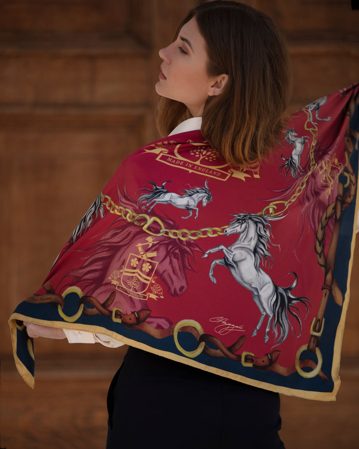 Hold Your Horses Large silketørklæde, Royal Red/Navy (100x100cm)