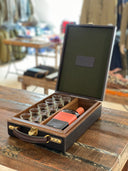 Læderkuffert med 10 shotglas, chokolade/jægergrøn